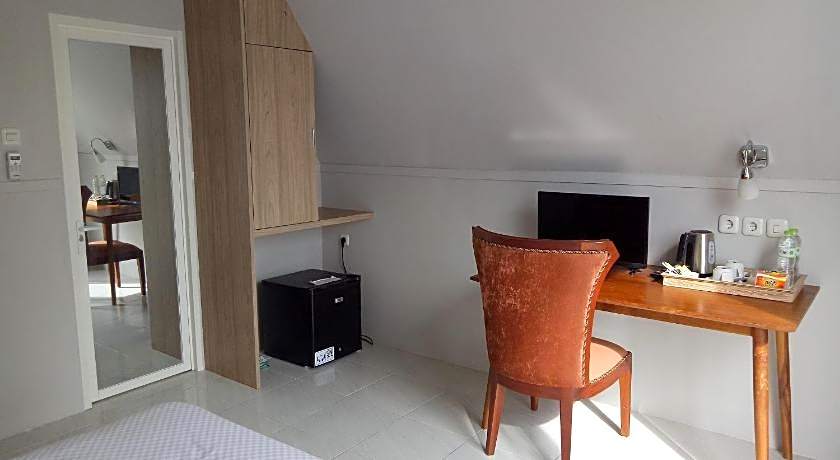 Seaside Villa & Muse Beach Resto