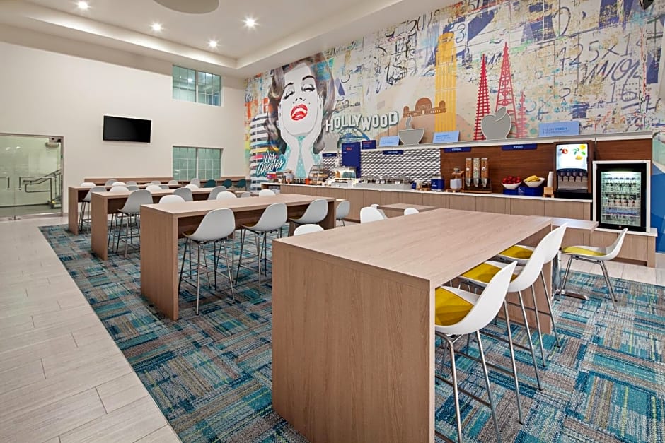 Holiday Inn Express Hollywood Walk of Fame By IHG
