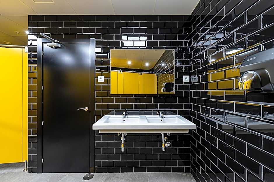 Art Seven Hostel Capsules