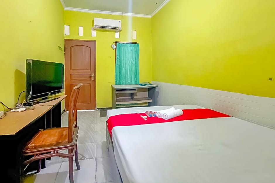 WILUDJENG Guest House near Alun Alun Sragen Mitra RedDoorz