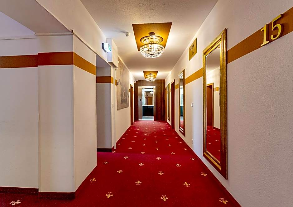 Tiptop Hotel Burgschmiet Garni