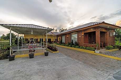 RedDoorz @ Aldos Villa Silangit