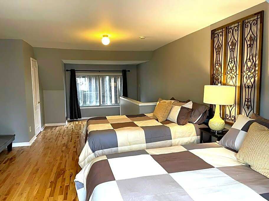 Superb Spacious Loft Old Toronto near Distillery District