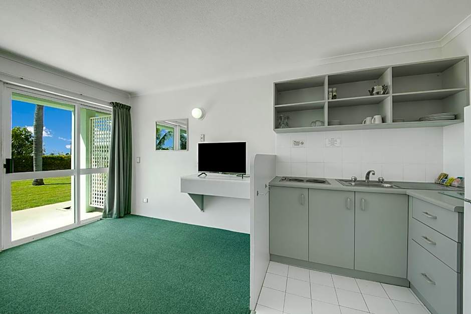 Reef Adventureland Motel