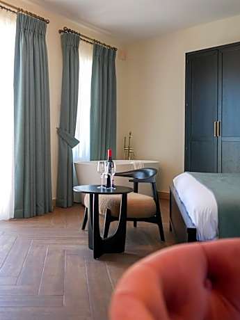 Deluxe Double Room with Balcony and Sea View