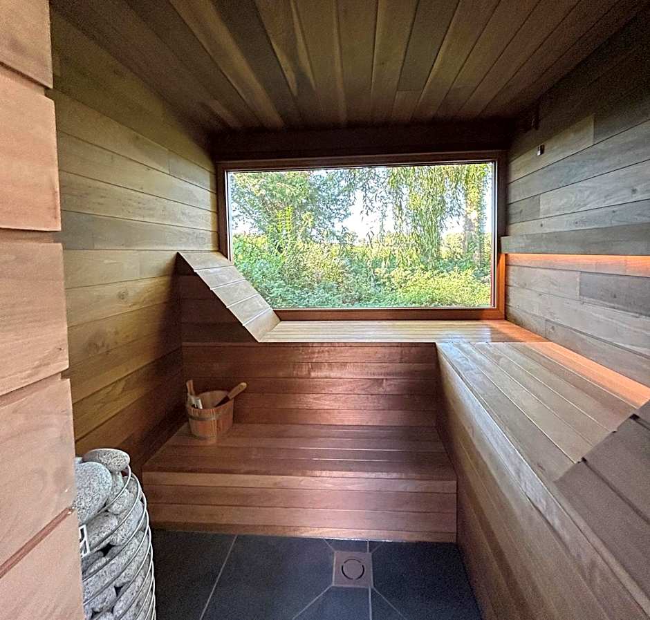 Cabanes avec jacuzzi les pieds dans la vignes