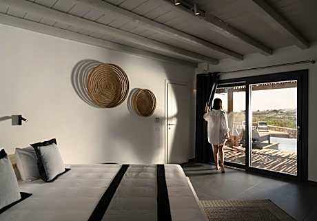 Superior Suite with Private pool (Paraga)