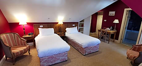 Twin room-Deluxe-Ensuite-Street View-Deluxe Twin Room