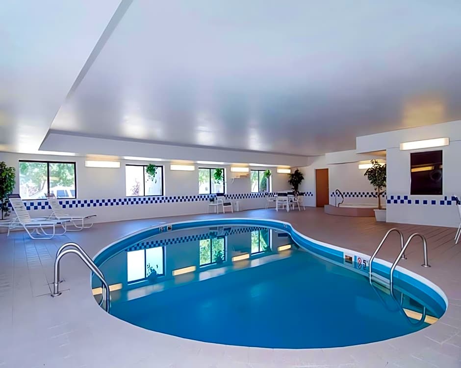 Quality Suites Near West Acres