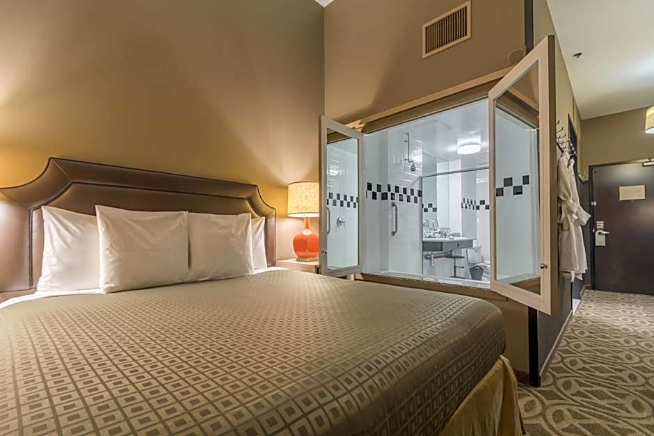 Photo 1 of 7 of 1 King Bed, Jetted Tub