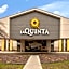 La Quinta Inn & Suites by Wyndham Detroit Metro Airport