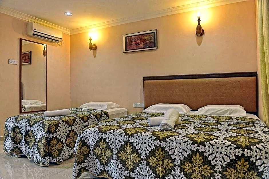 Penarak Bamboo Beach Motel