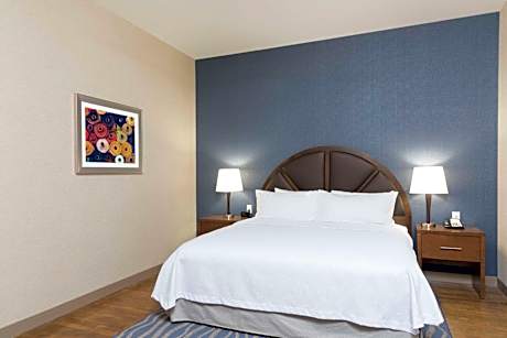 Queen Suite - Hearing Accessible with City View