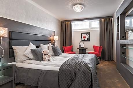 Cabin on Boat, spa is not included (pets not allowed)