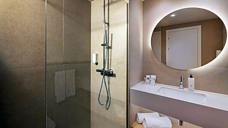 DOUBLE OR TWIN STANDARD 2 ADULTS