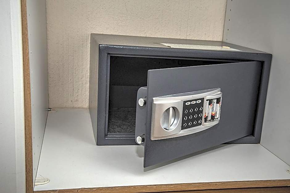 First Group Qwantani