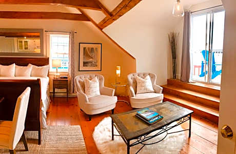 Deluxe King Suite