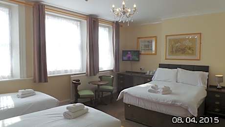 Family Room (2 Adults + 2 Children)