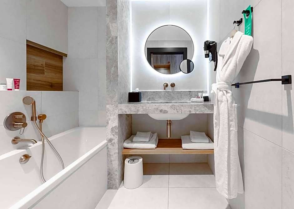 GOLDEN TULIP LYON OUEST TECHLID Hotel & Spa