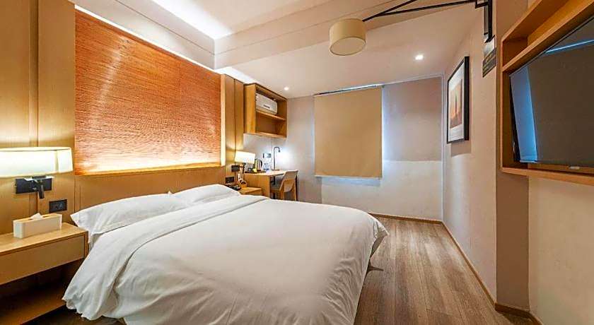 V8 Ziyuangang Hotel