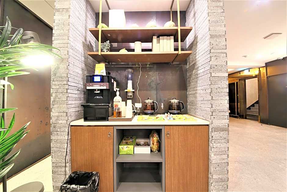 Brown-Dot Hotel Gupo