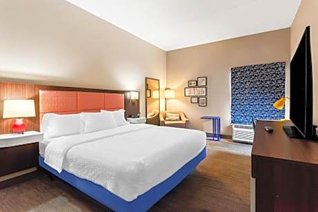 King Room with King Bed - Non-Smoking