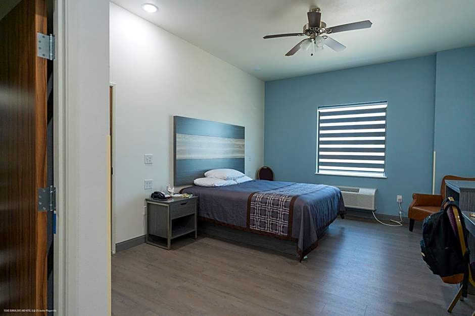 Texas Bungalows Hotel and Hotel Que at i35 Austin Pflugerville