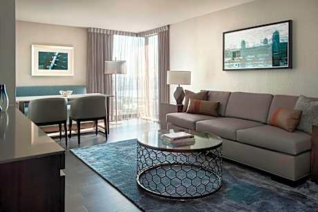 Executive Suite, 1 King Bed with Sofa bed (1 King Bed and 1 Double Sofa Bed)
