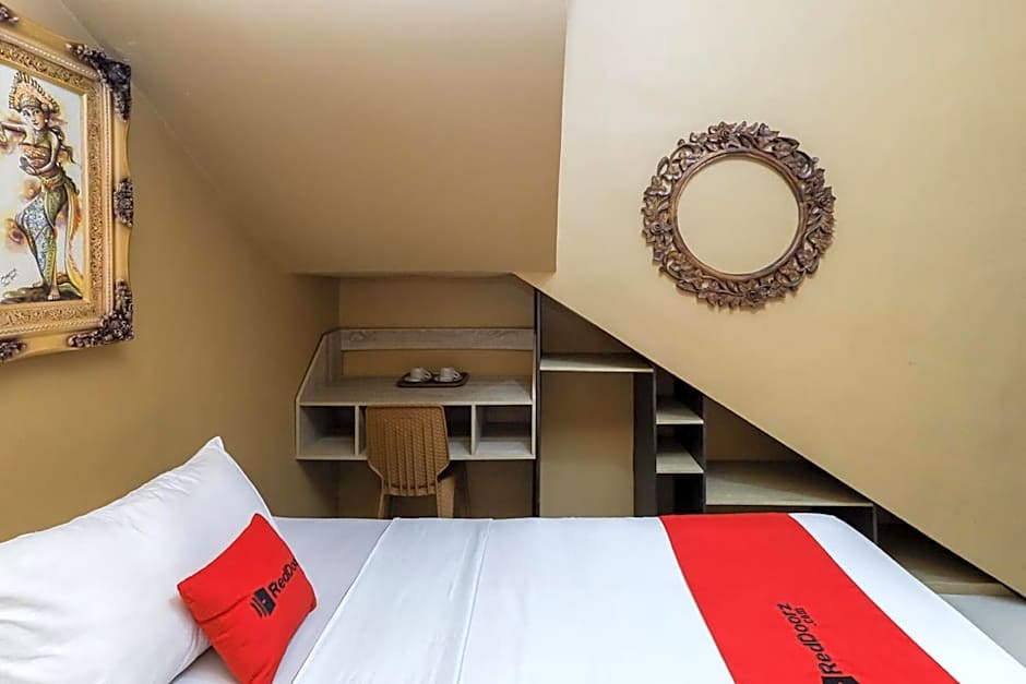 RedDoorz Syariah @ House Of Melati Kepanjen