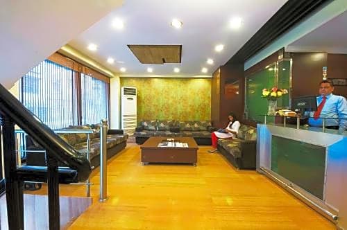 Capital O 2382 Hotel White House Continental