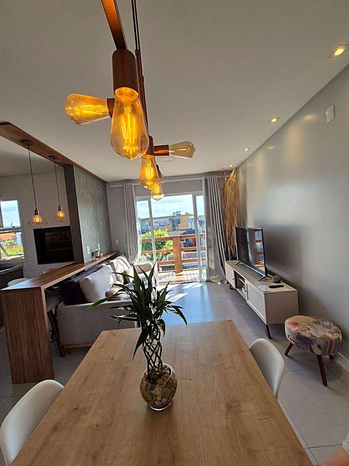 Casa no segundo andar na Praia da Cal com ar e sacada