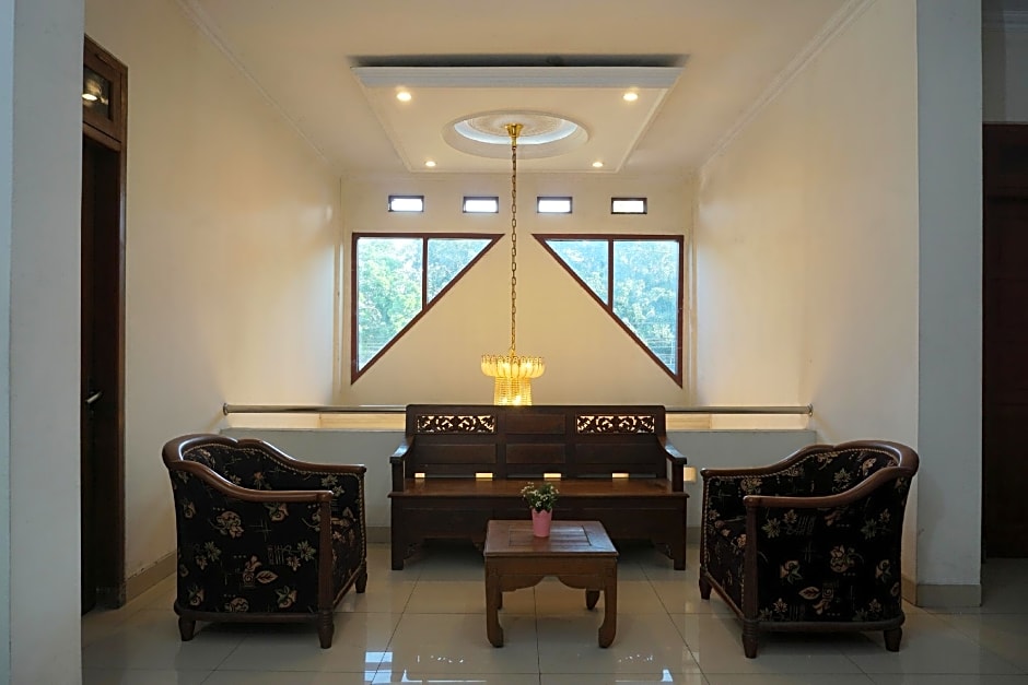 OYO 902 Hotel Pondok Anggun