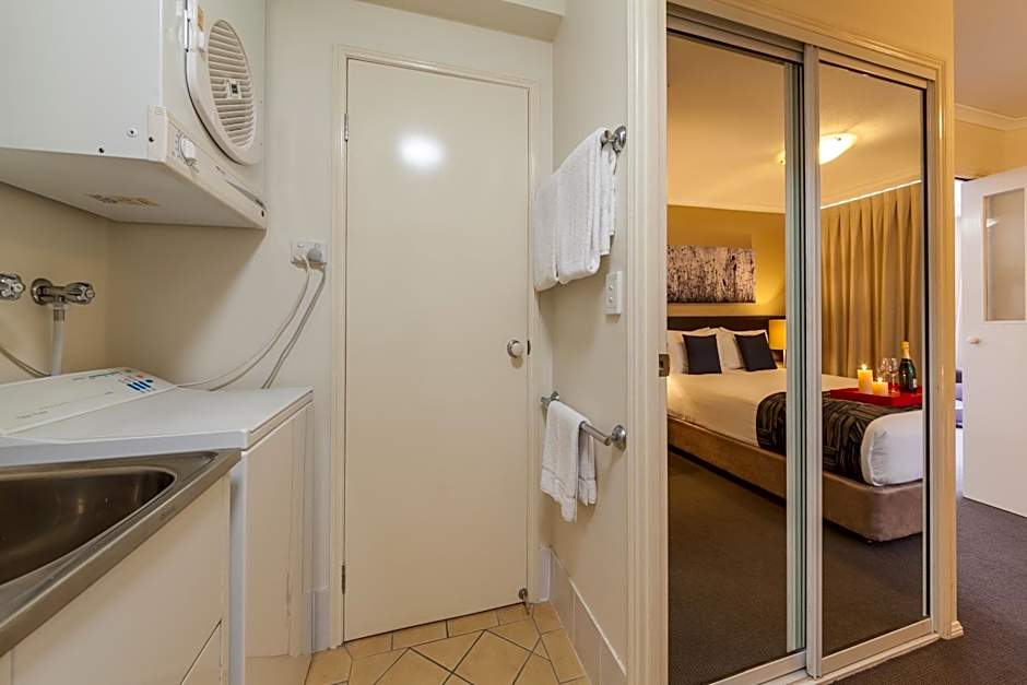 West End Central Apartments