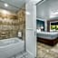 Econo Lodge Inn & Suites Heavenly Village Area
