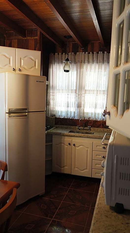 Chalé europeu com vista para natureza no interior