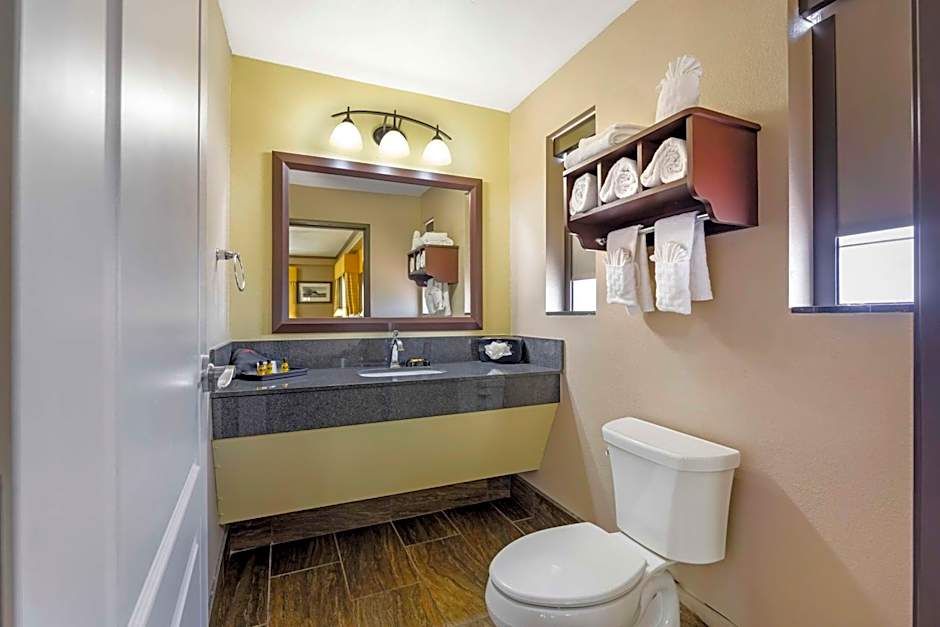 Best Western Plus Emerald Inn & Suites