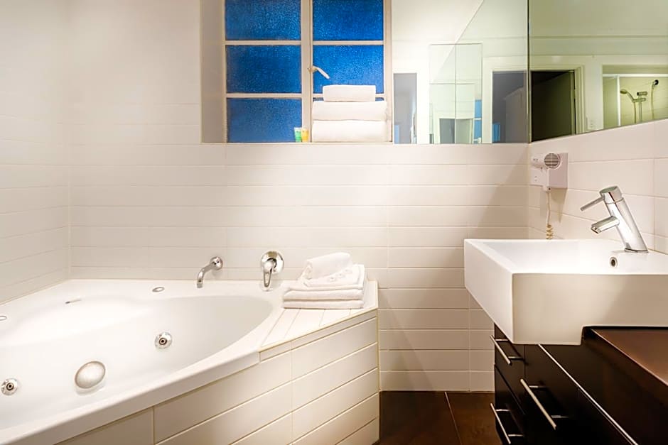 Crest On Barkly Serviced Apartments