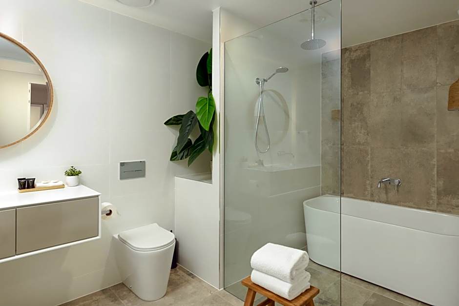 Astina Suites, Forster