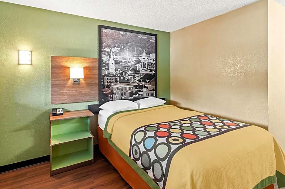Super 8 by Wyndham Cincinnati/Springdale OH