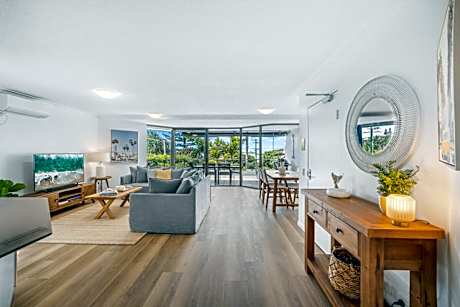 Belmore Palms ~ 2 Min to Surfie, Village & Beach