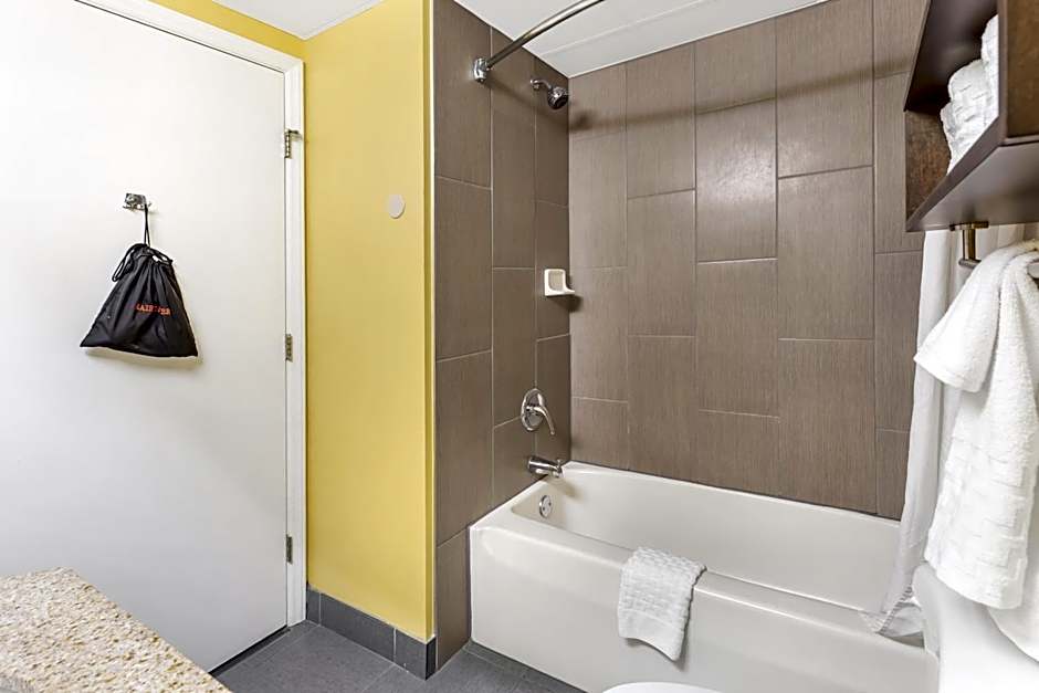 Best Western Plus Suites-Greenville