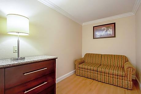 Suite with Two Queen Beds with Kitchen Non-Smoking