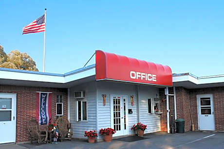 Budget Host Crestview Inn