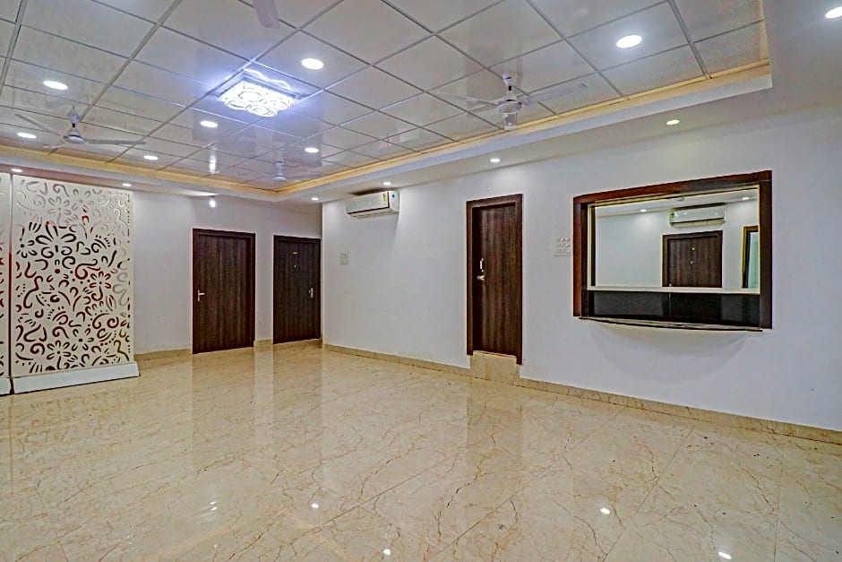 OYO 77788  Townhouse 405 Mall Road