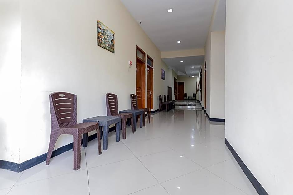 RedDoorz at WR Supratman Batu