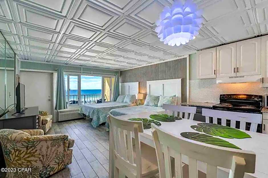 Sandy Bottoms Beachfront Studio On The Sand