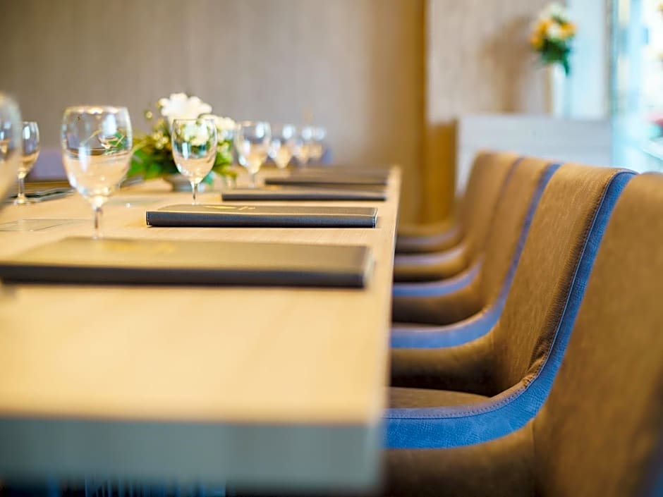 New Season Square Hotel