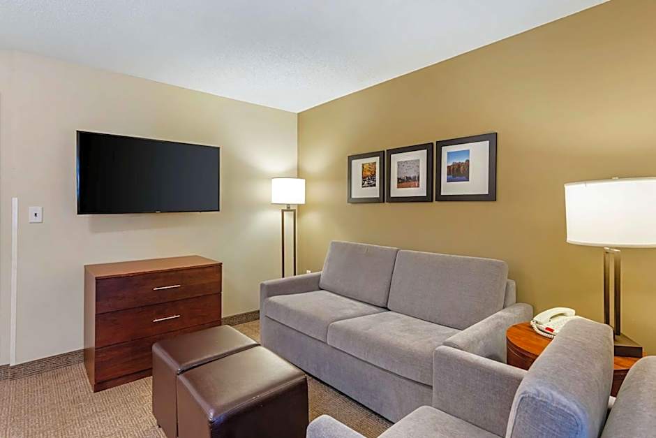 Comfort Inn & Suites Dover near Speedway