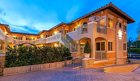 Double or Twin Room with Private Bathroom