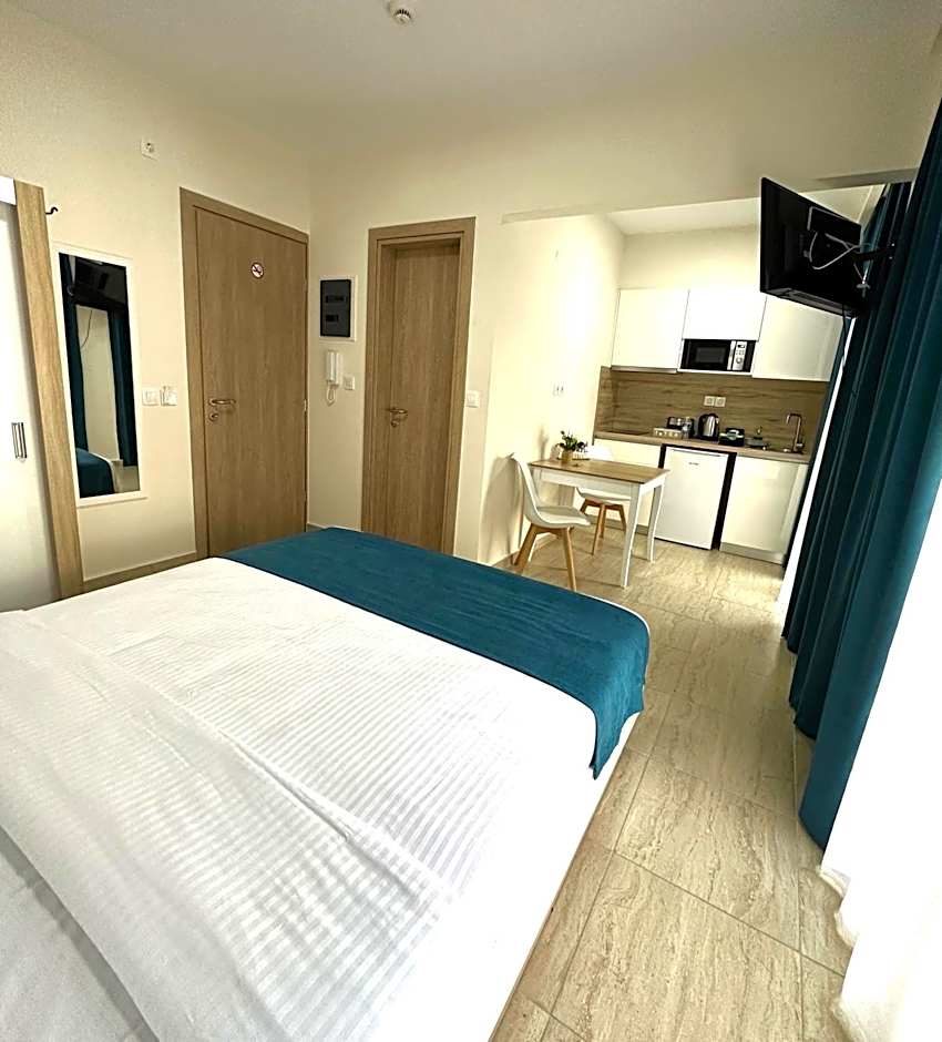 Navarino Luxe Suites